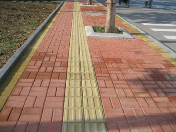 無障（zhàng）礙設施