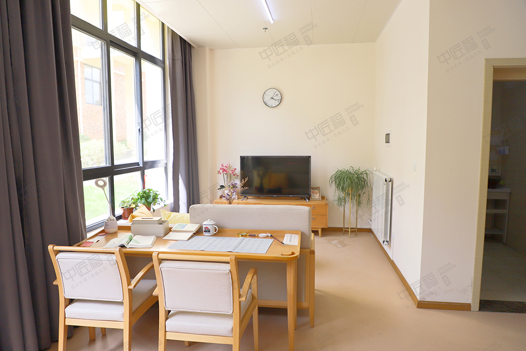 適老化書（shū）桌