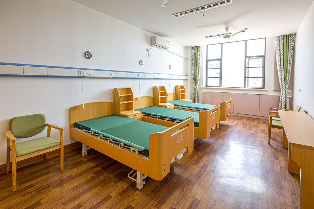 三人（rén）護理間