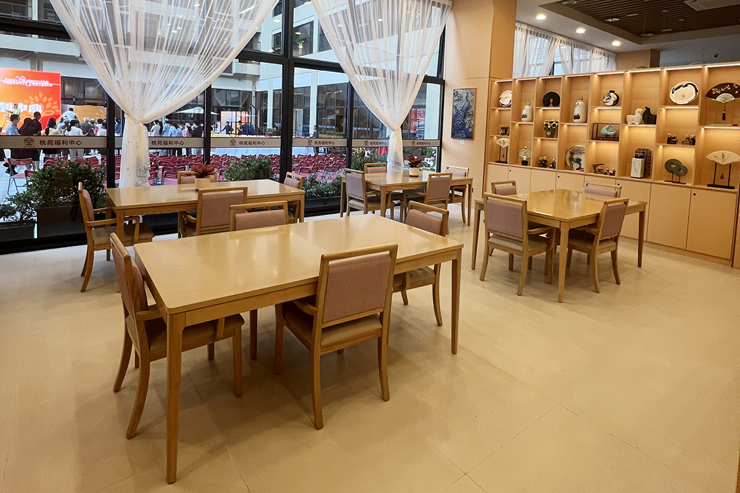 適老化桌椅（yǐ）